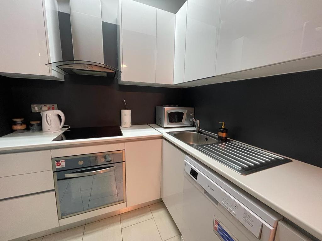Amazing 2-Bedroom Apartment With Pool!! Limassol Luaran gambar
