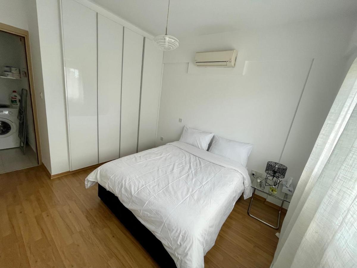 Amazing 2-Bedroom Apartment With Pool!! Limassol Luaran gambar