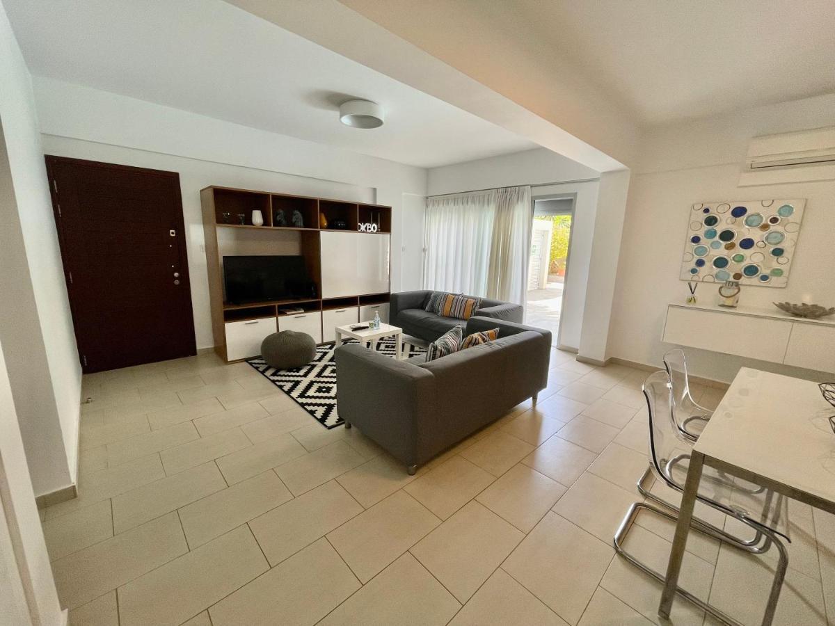 Amazing 2-Bedroom Apartment With Pool!! Limassol Luaran gambar